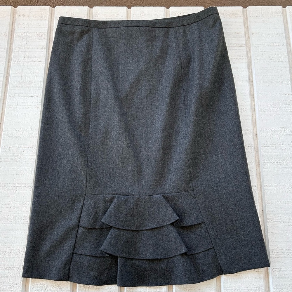 Talbots Womenβs Knee Length Gray Wool Skirt Flounce Kick Pleat Size 8β